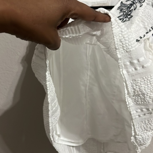 LOFT Women's White Blouse embroidered floral Size Large - Picture 4 of 9